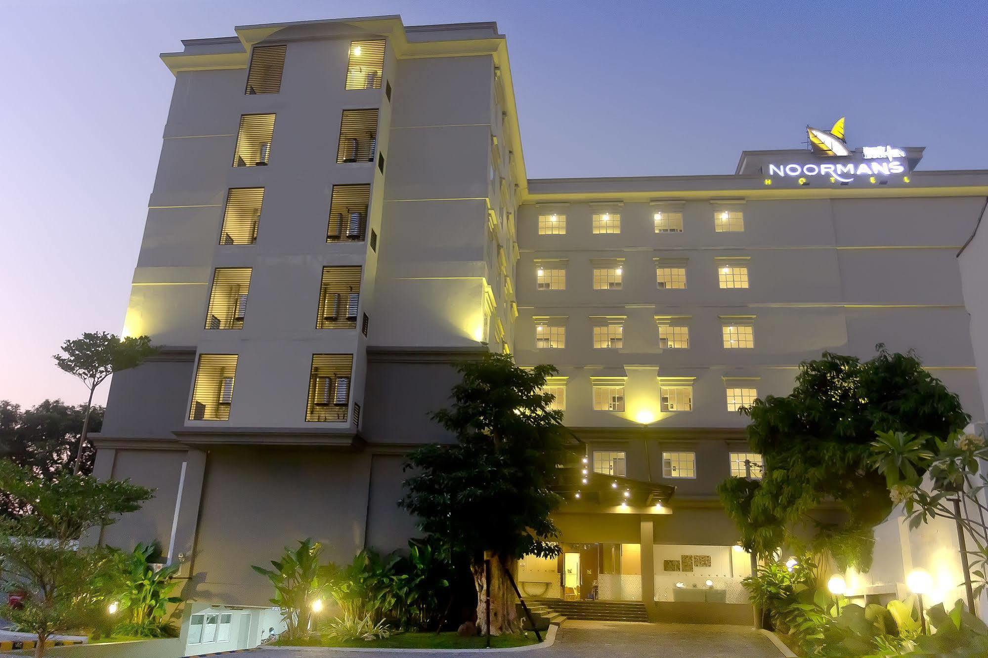 Noormans Hotel Semarang Exterior photo